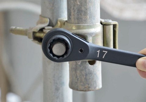 DWUSTRONNY KLUCZ NASADKOWY Z GRZECHOTKĄ 24X30MM DŁ. 402MM
